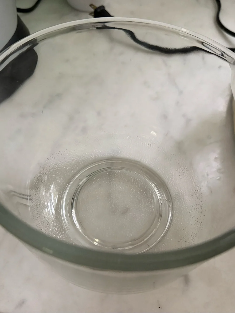 Sunbeam Mixmaster Stand Mixer in Cream and Clear Glass Bowl